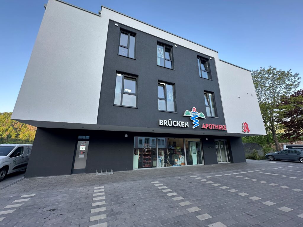 Filiale der Brücken-Apotheke von Außen